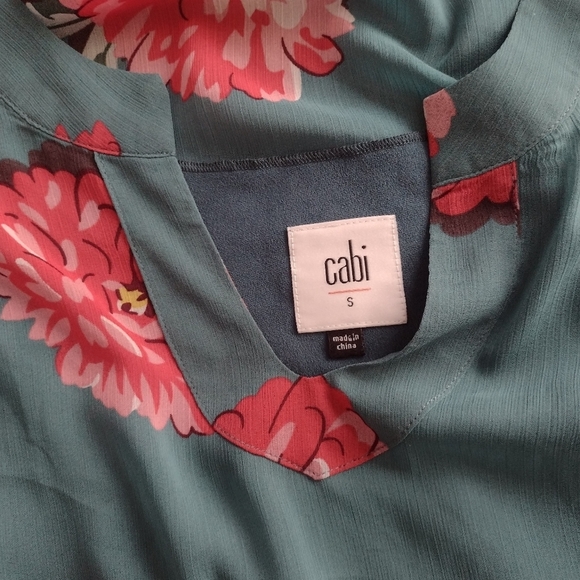 cabi short sleeve floral print top in bluegreen small - Picture 9 of 10